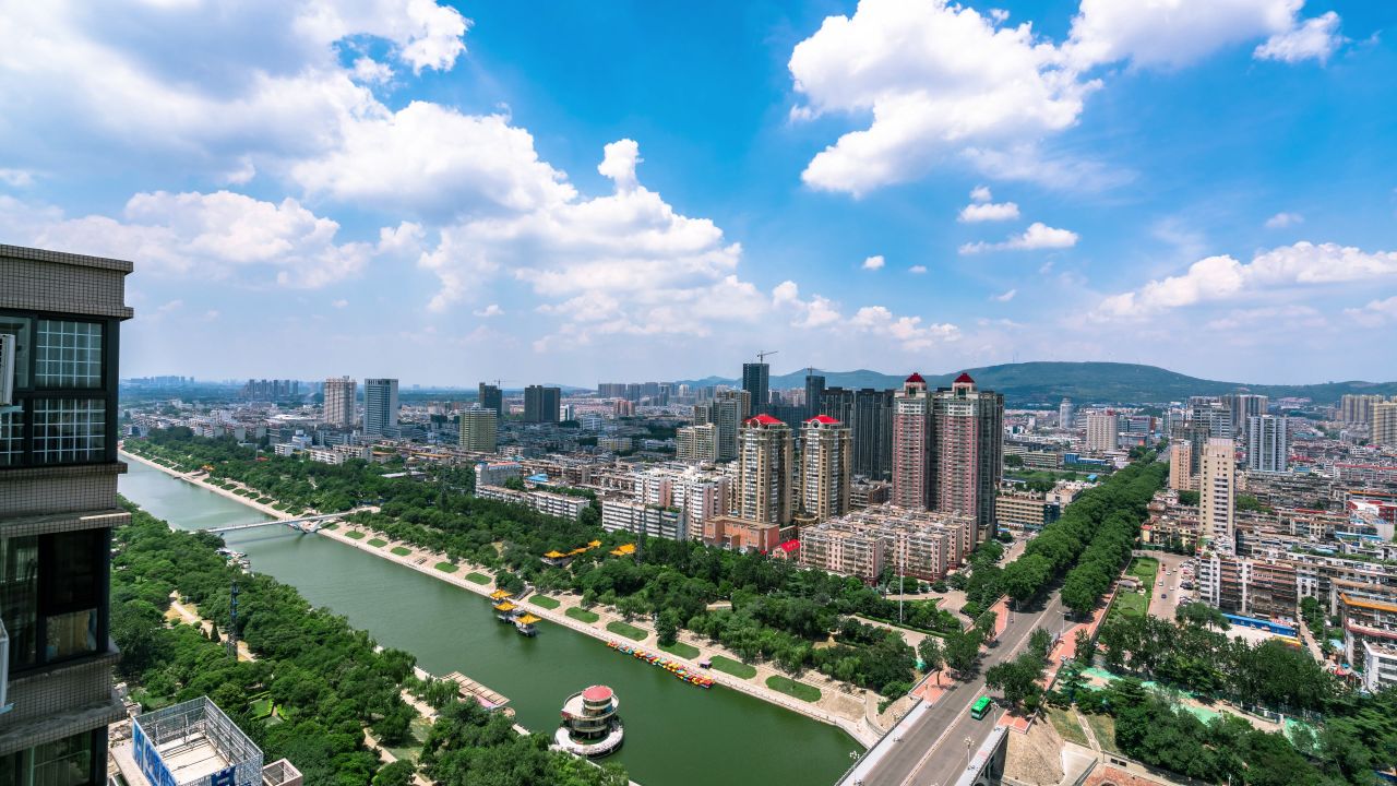 河流前景城市蓝天白云移动延时