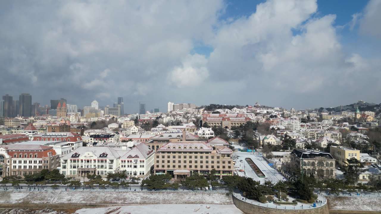 青岛市南老城区栈桥海边雪景航拍 28
