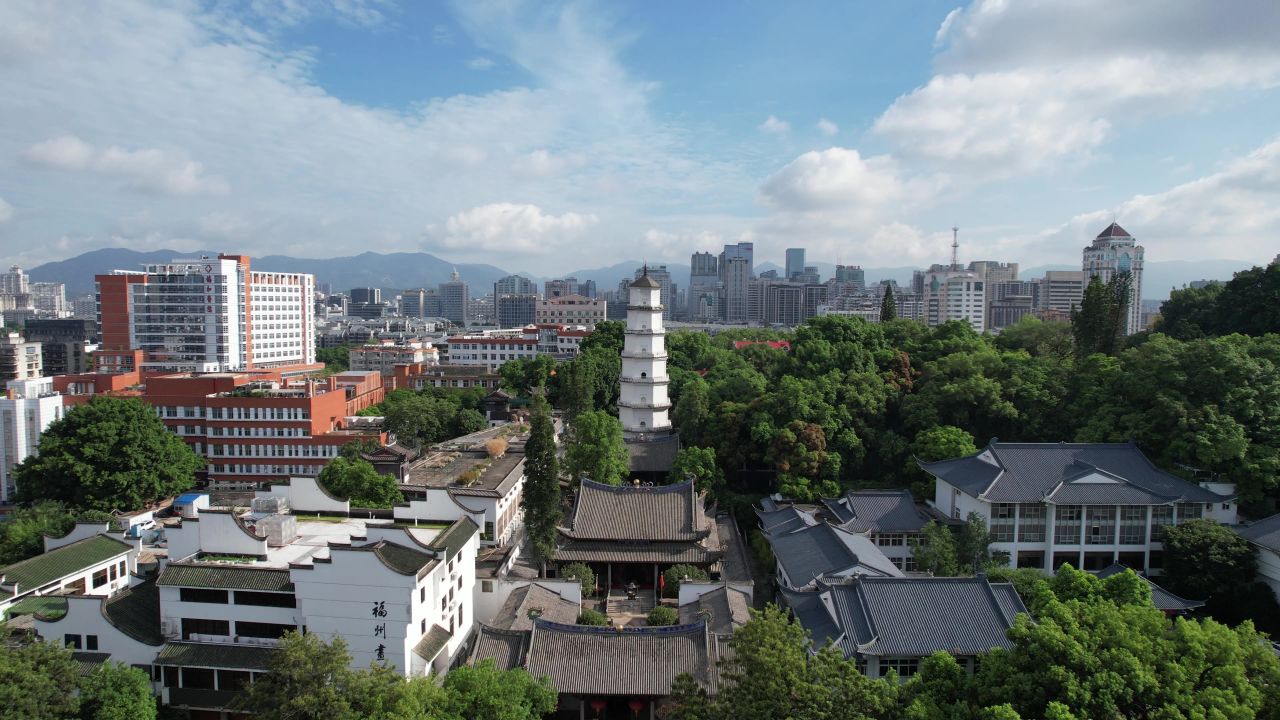福建福州定光寺定光塔地标建筑白塔航拍 