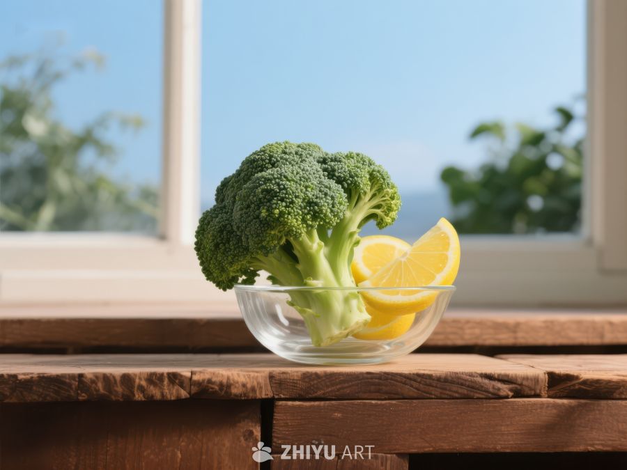 西兰花与柠檬片置于窗边玻璃碗中 403