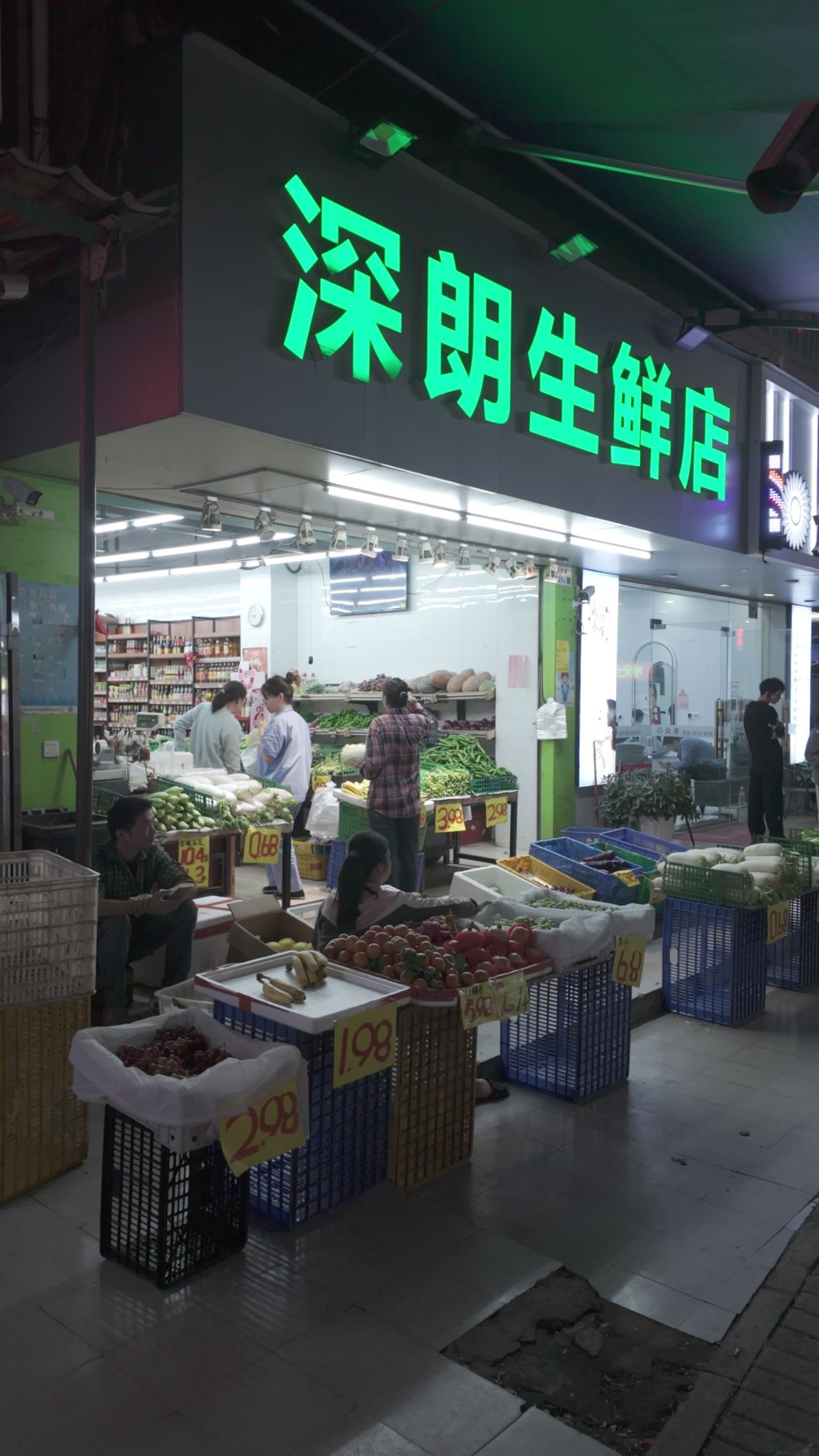 城中村的街景 9