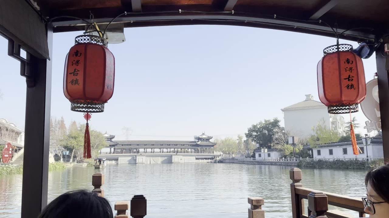 南浔古镇湖面游船采景2