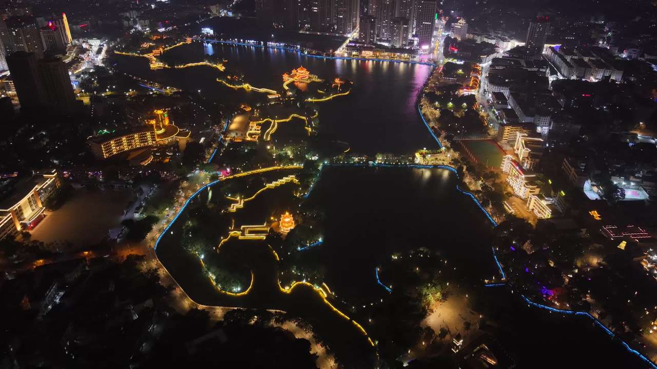 璀璨夜色下的城市画卷