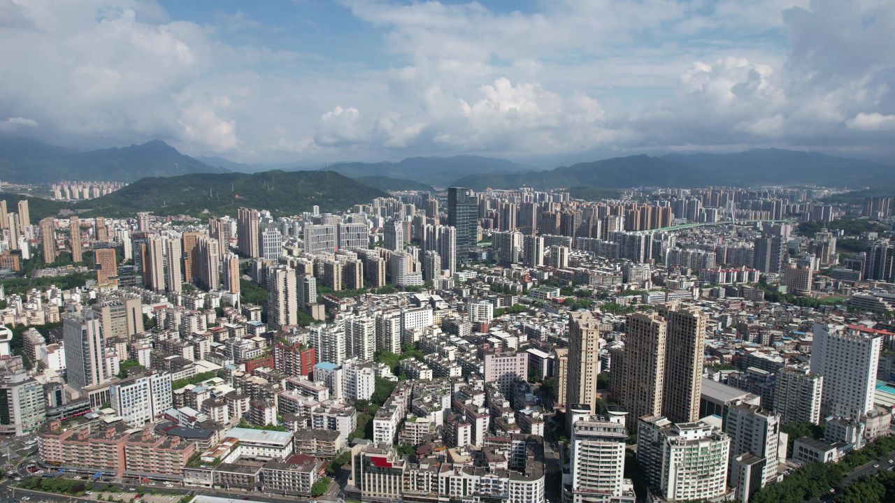 福建龙岩城市大景蓝天白云航拍