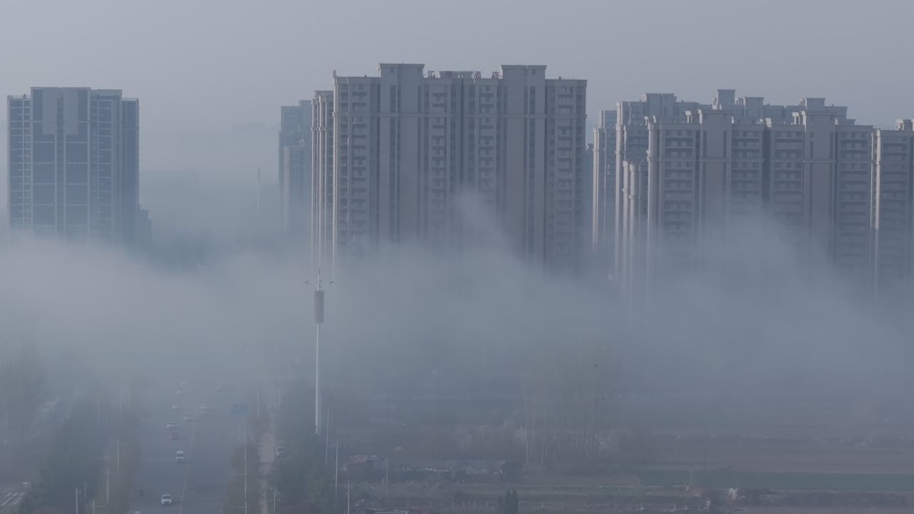 晨雾中的城市