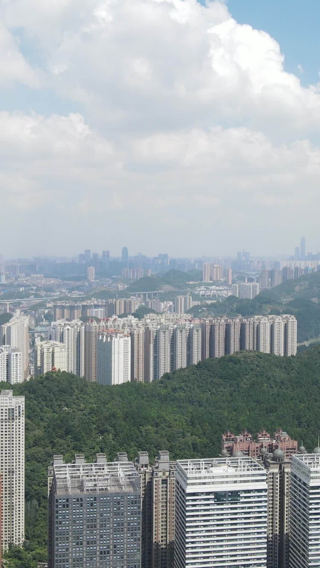 城市山景俯瞰