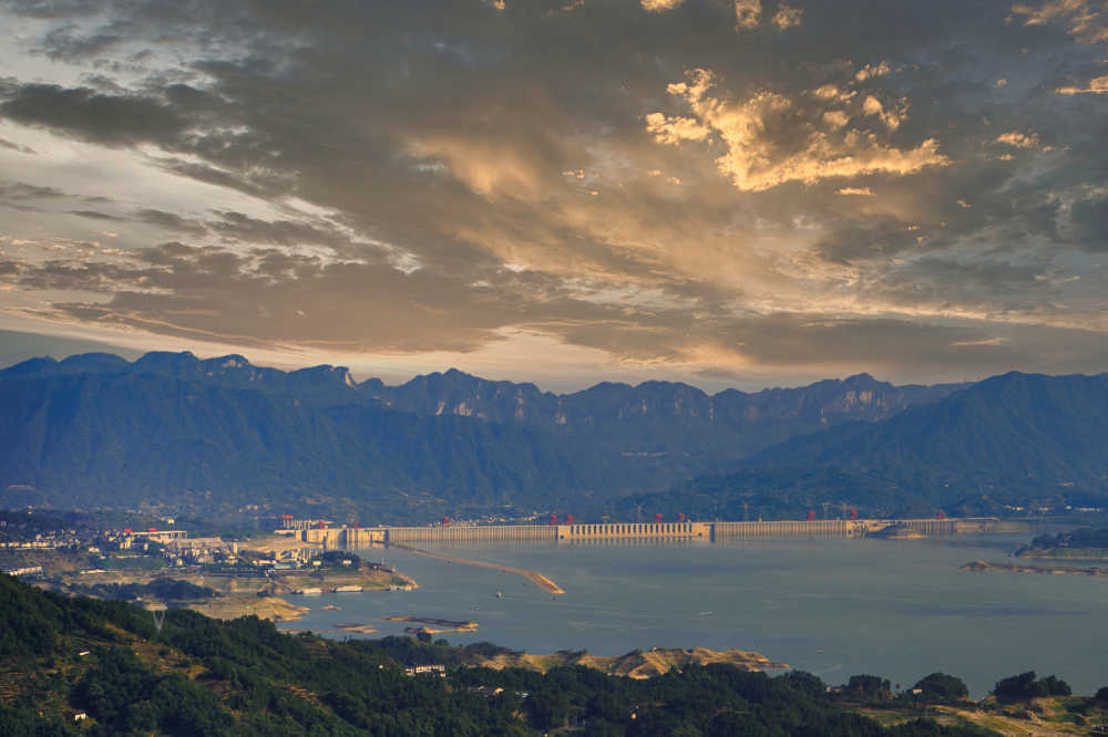 三峡大坝的背面