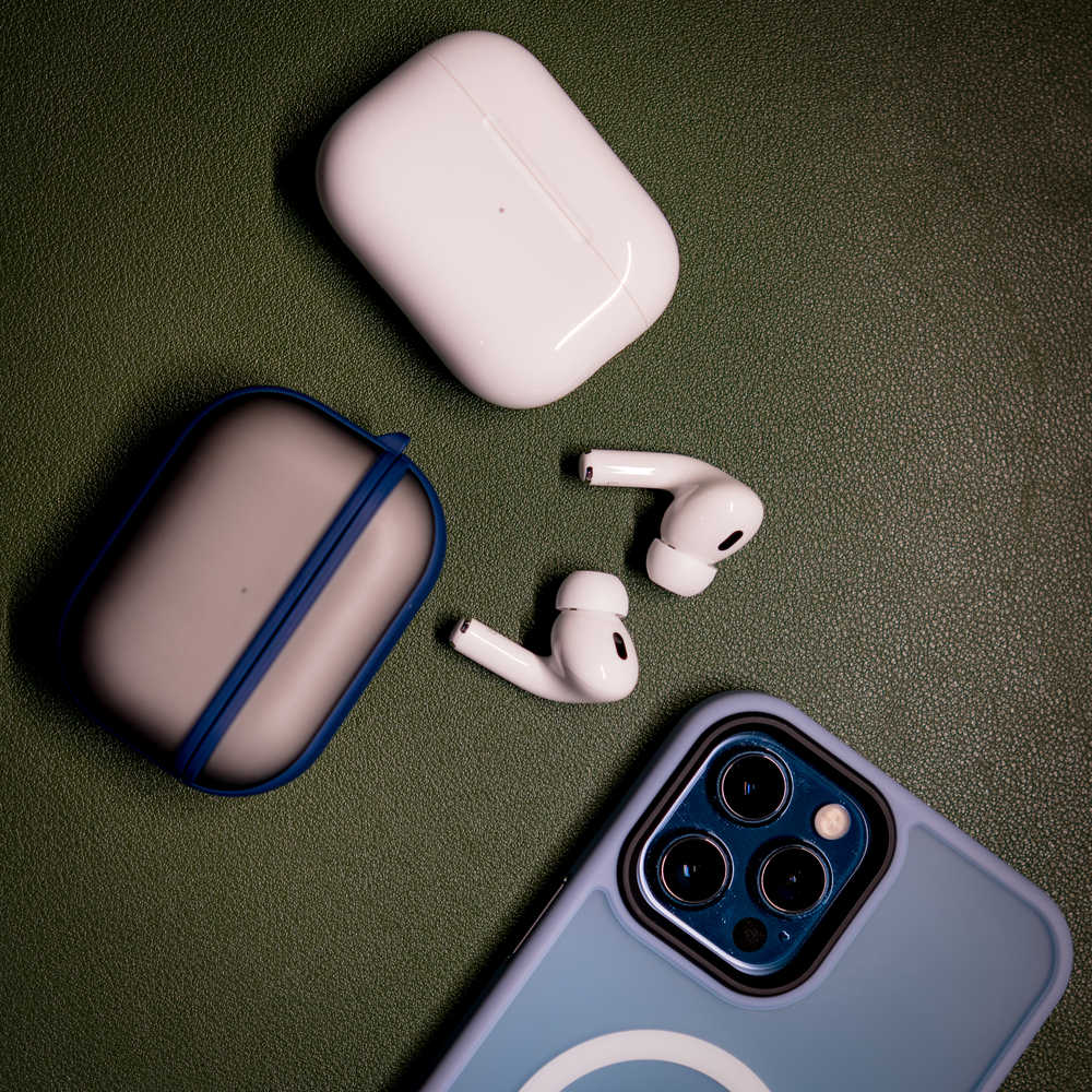 iPhone & AirPods Pro