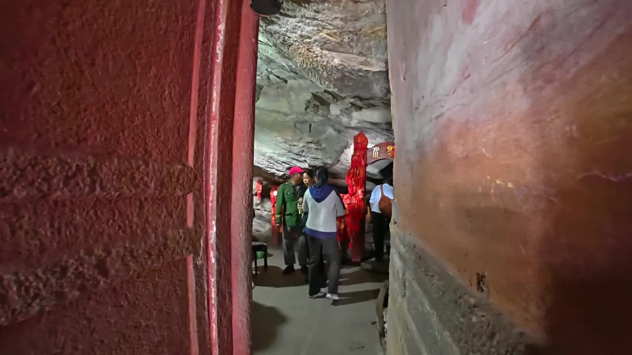 洞穴祈福之旅