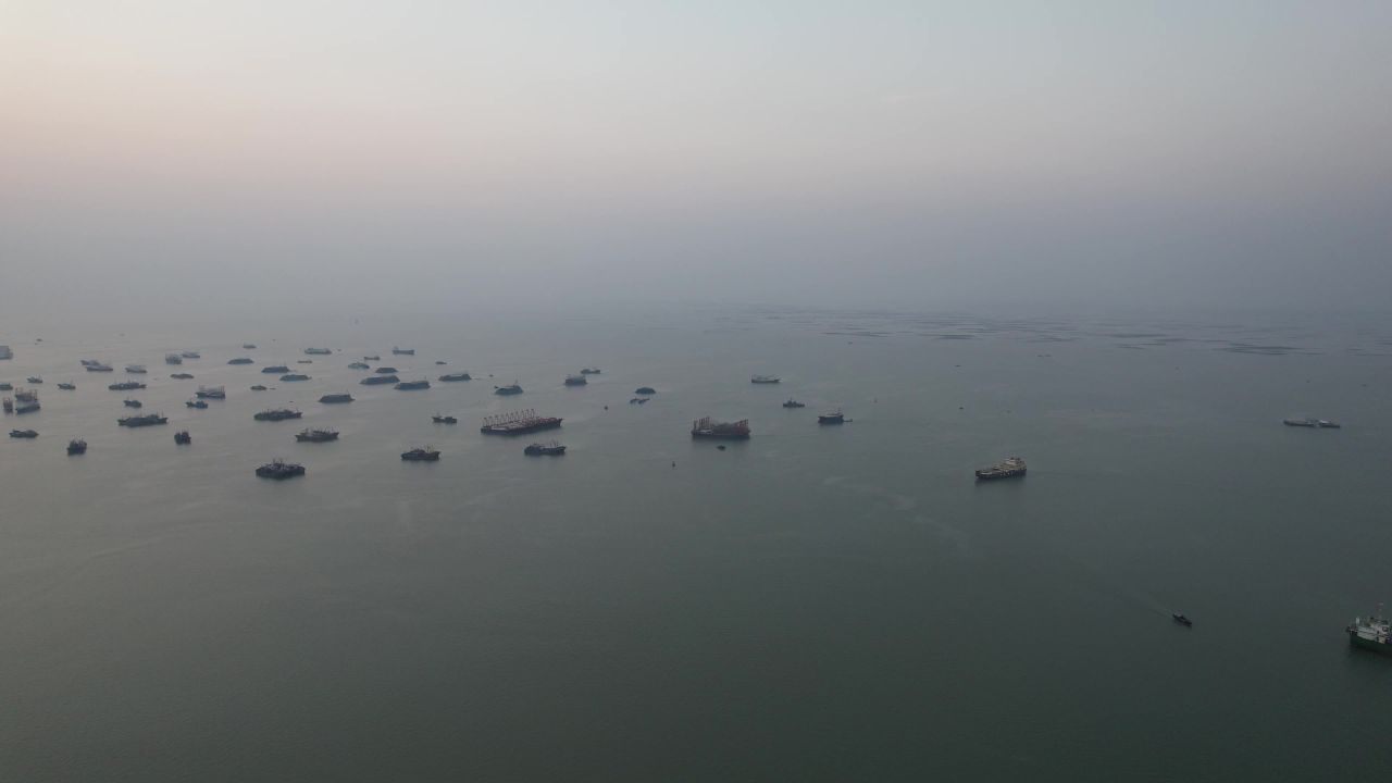 大海海洋沙滩礁石海岛自然风光航拍 