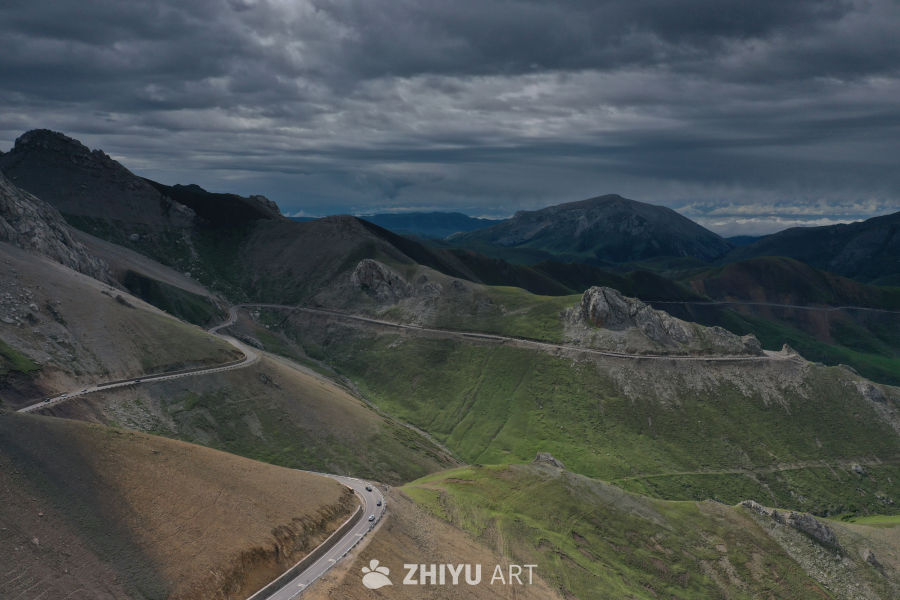 山间蜿蜒路