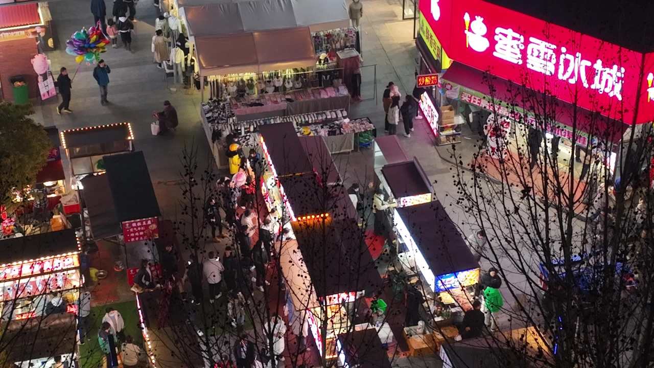 夜晚的热闹夜市