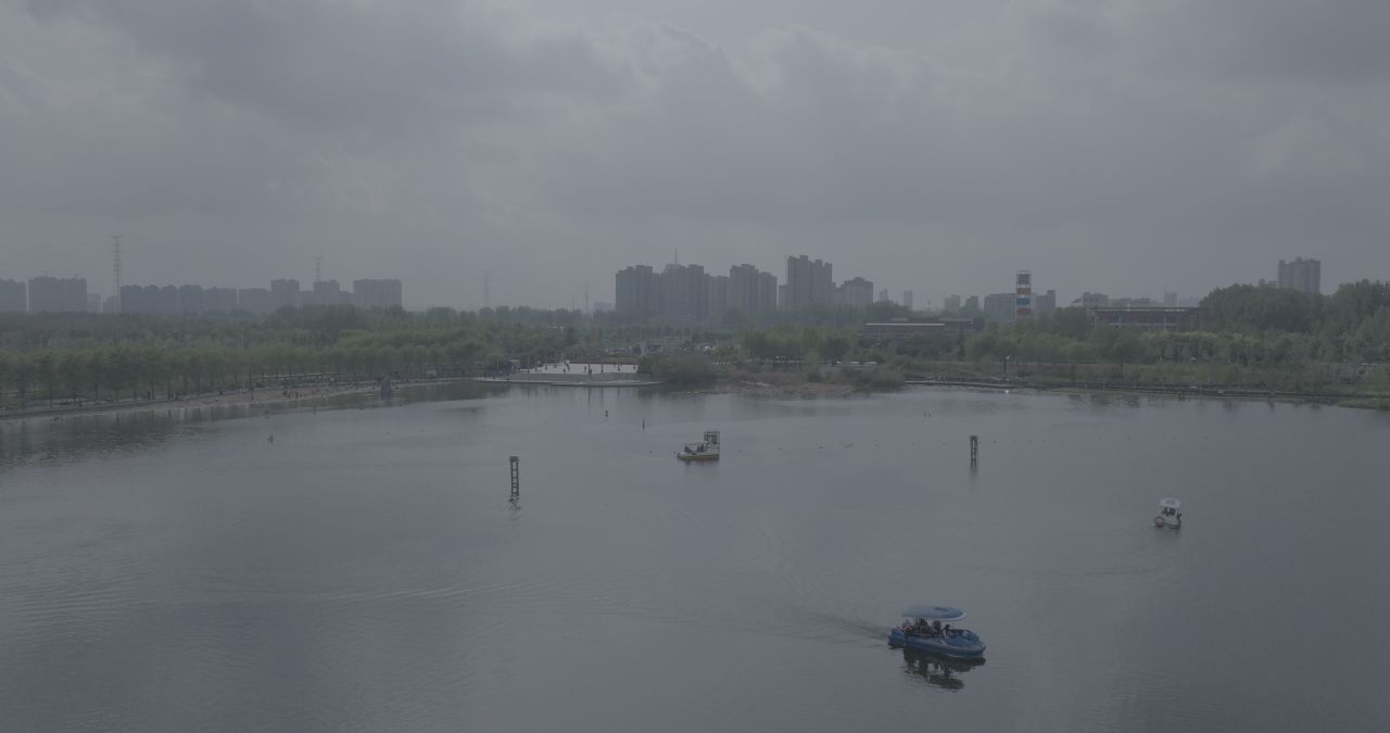 湖畔悠闲时光