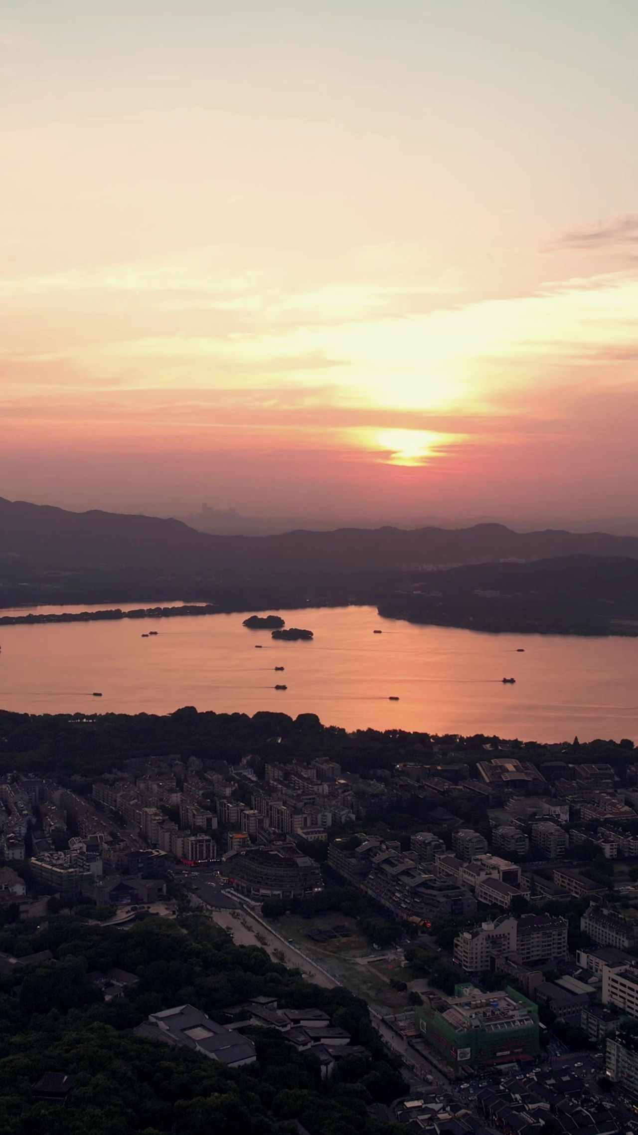 浙江杭州西湖落日晚霞夕阳竖屏航拍 