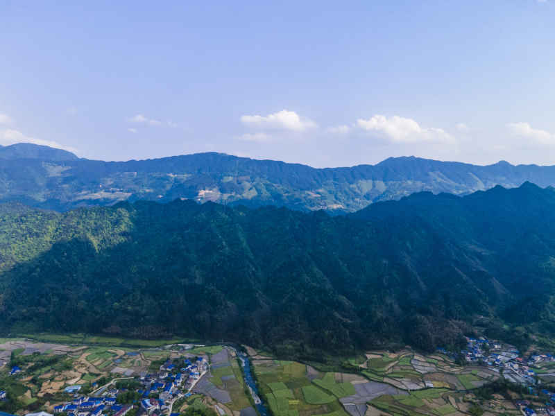 山川丘陵美丽乡村航拍摄影图