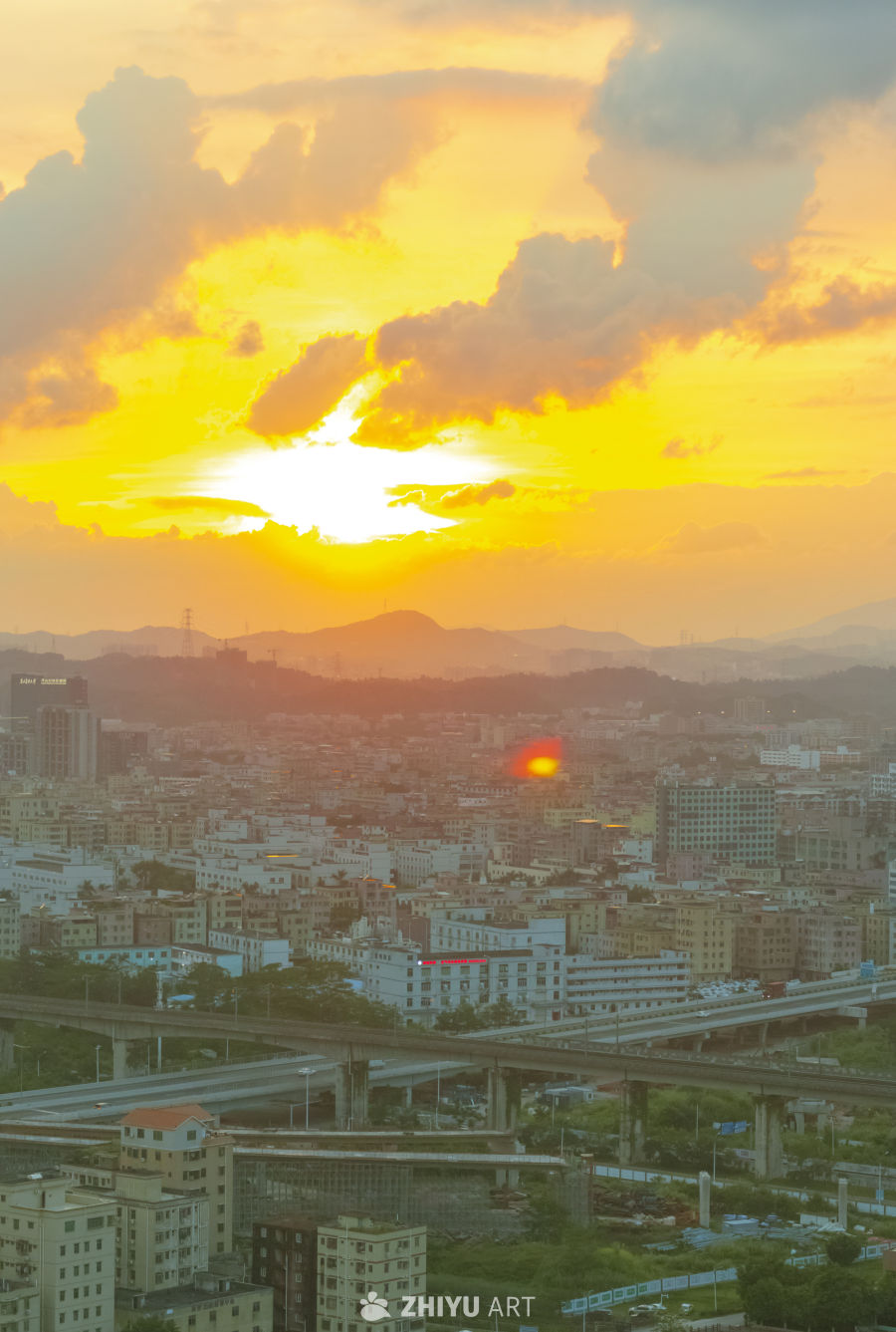 城市日落黄昏时