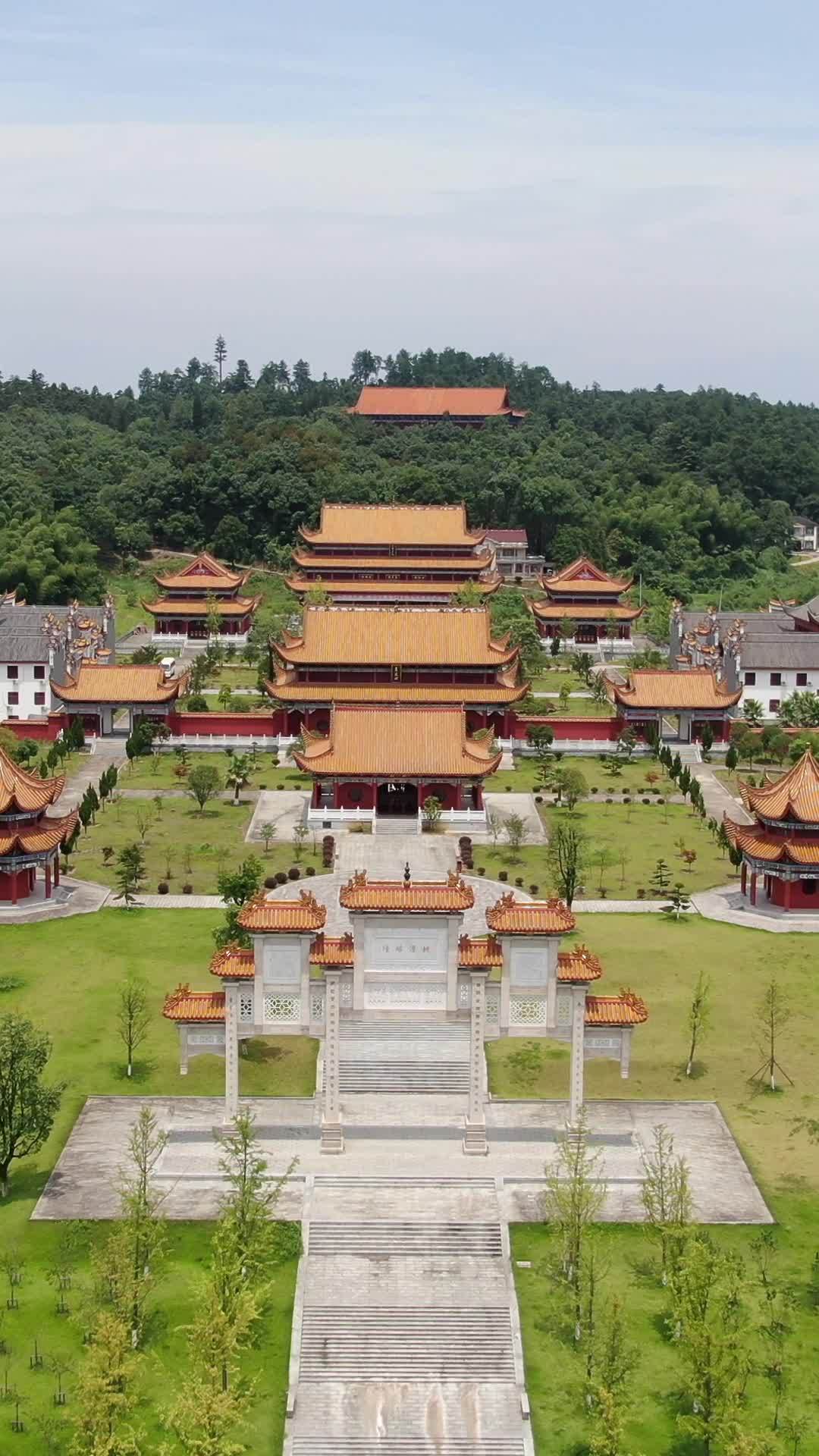 寺庙航拍：宁静的古建筑群