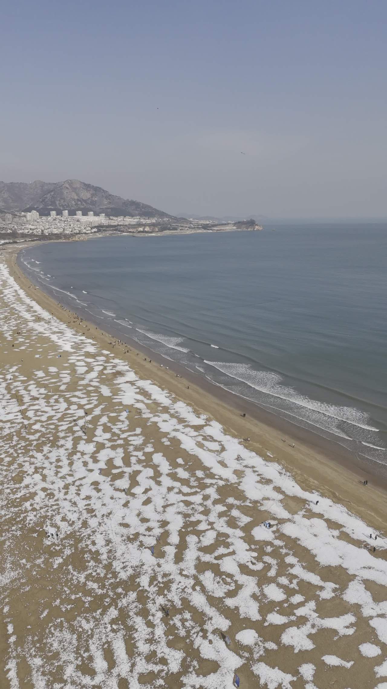 青岛石老人浴场海边雪景航拍 4