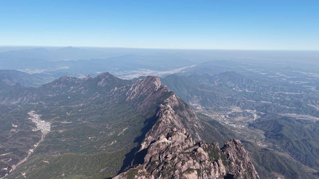 山巅俯瞰