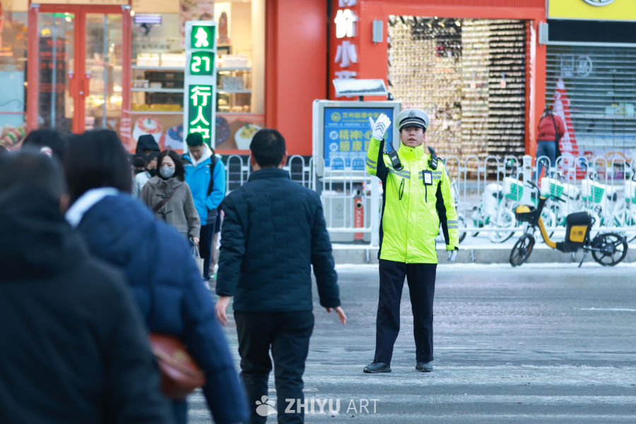 兰州市迎来2025年入冬首场降雪 6