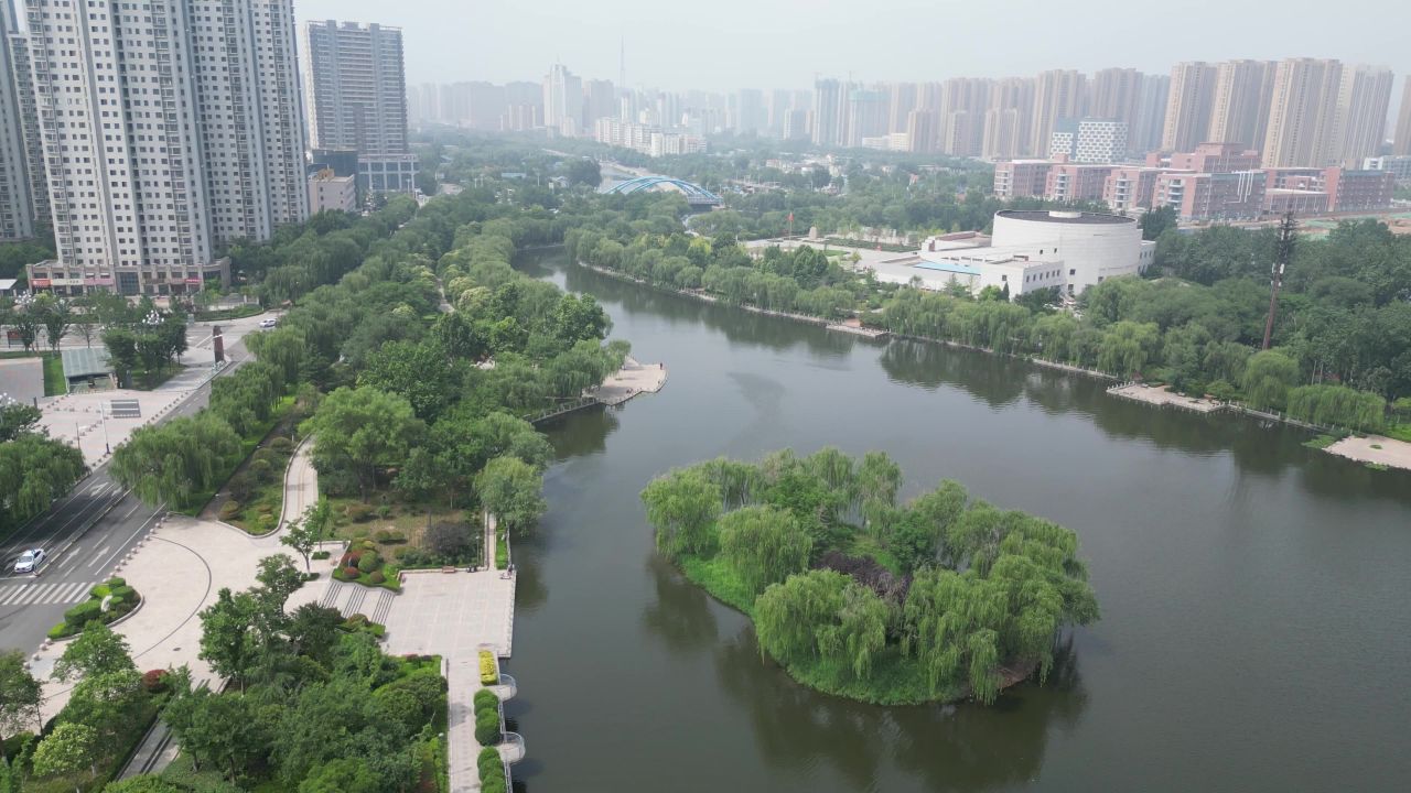 航拍山东菏泽河滨公园