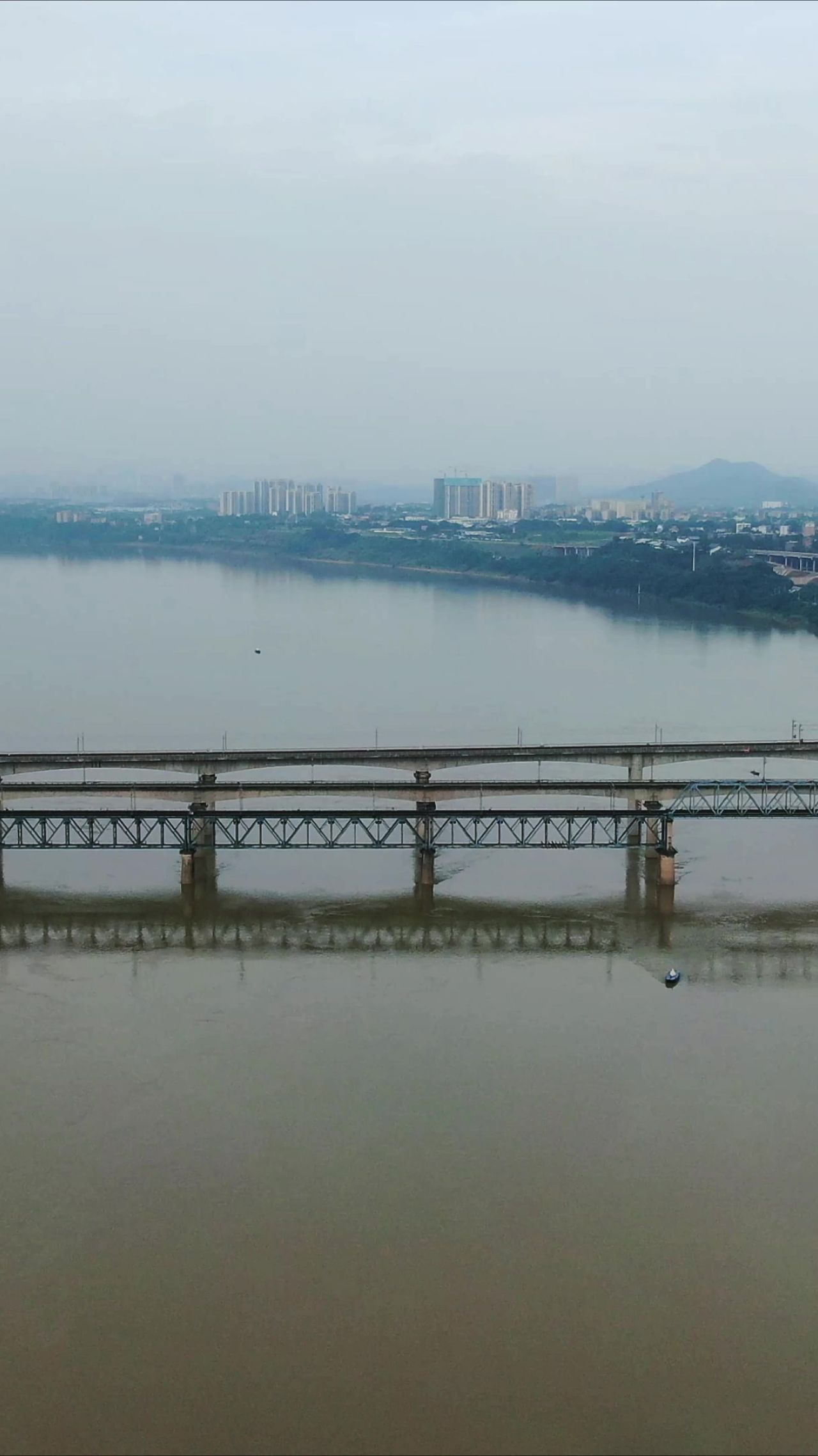 湖南湘潭湘江跨河大桥竖屏航拍