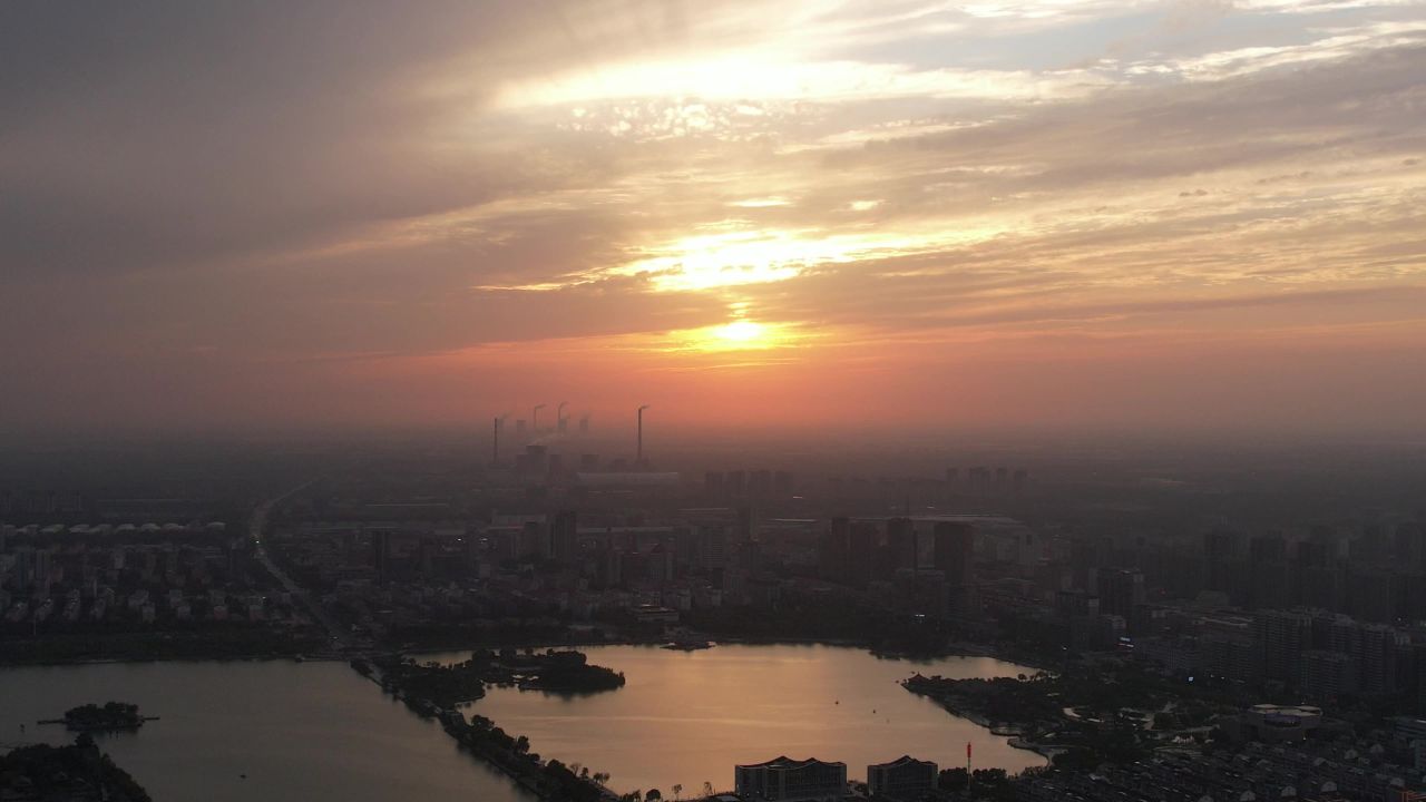 城市夕阳晚霞火烧云夜景降临山东聊城 