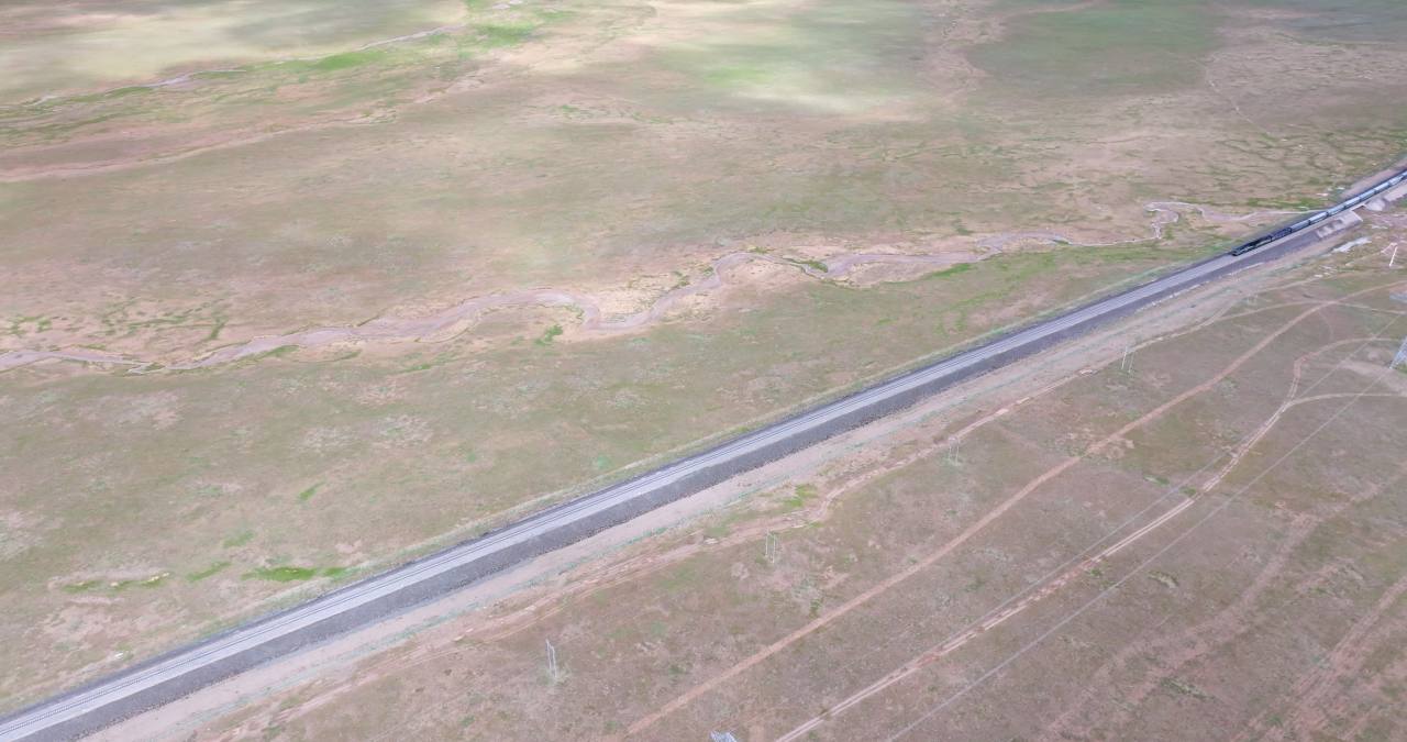 青藏高原青藏铁路大气航拍风光