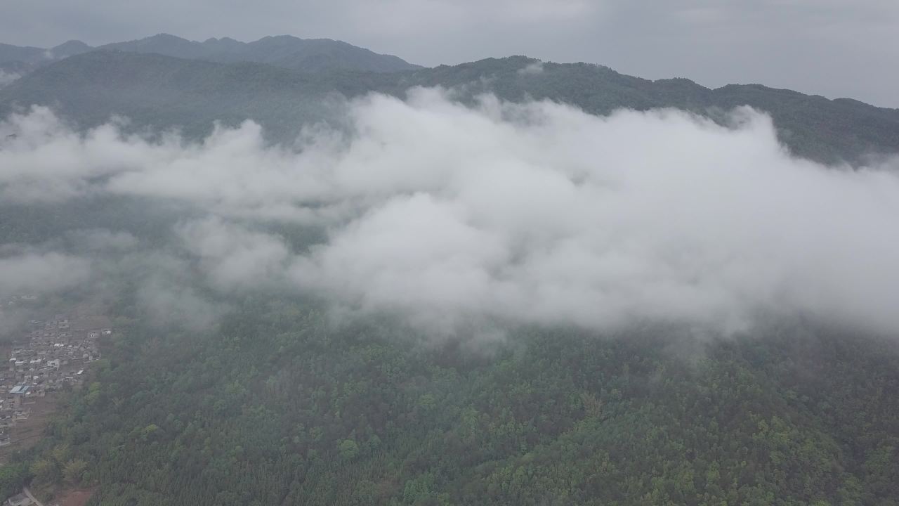 云海山峦