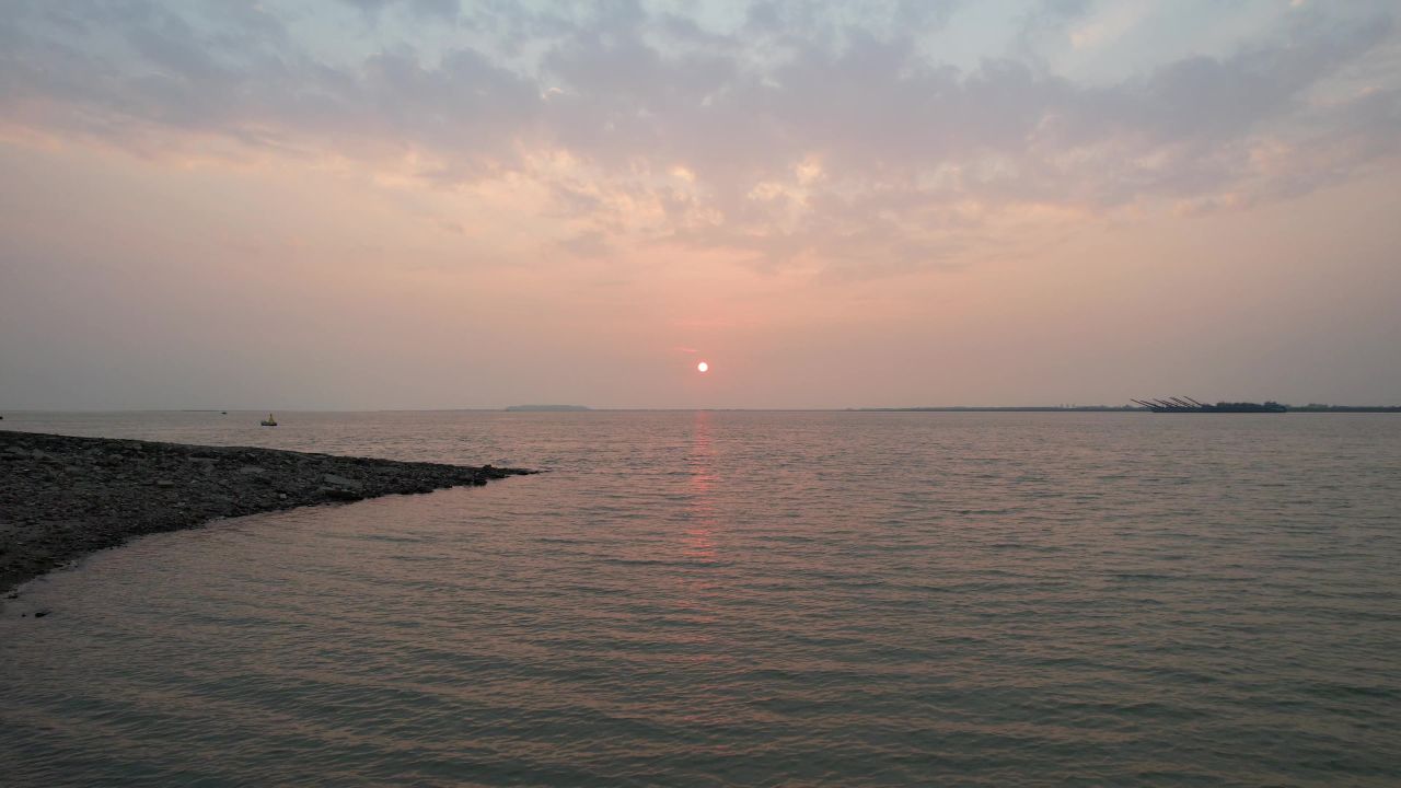 湖南岳阳洞庭湖像晚霞日落航拍 