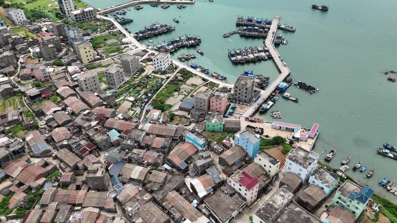 沿海渔村的宁静生活