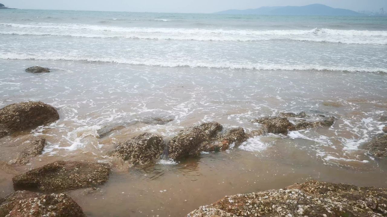 大海海浪沙滩礁石风景实拍