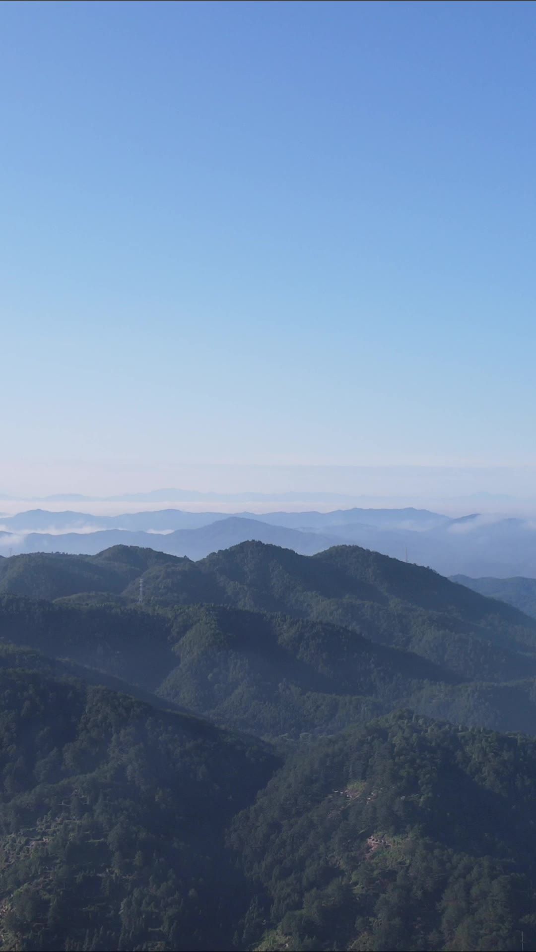大山清晨云雾竖屏航拍