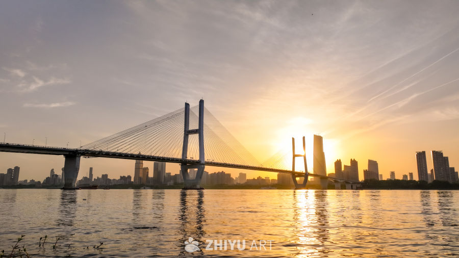 夕阳下的江城之桥