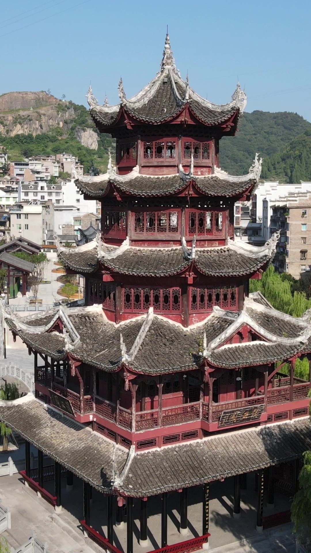  旅游景区镇远古镇镇江楼竖屏航拍