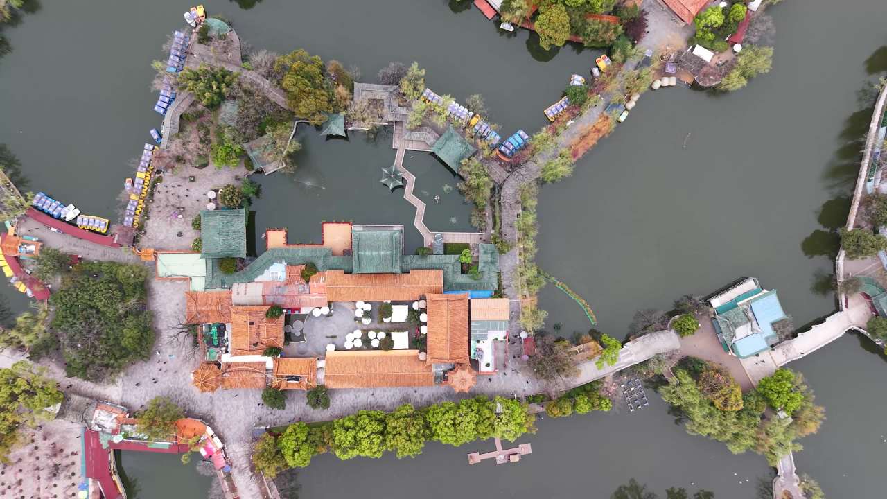 湖畔古建筑群俯瞰