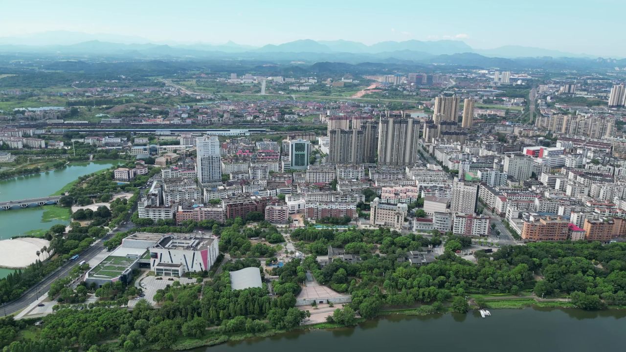 航拍江西鹰潭公园