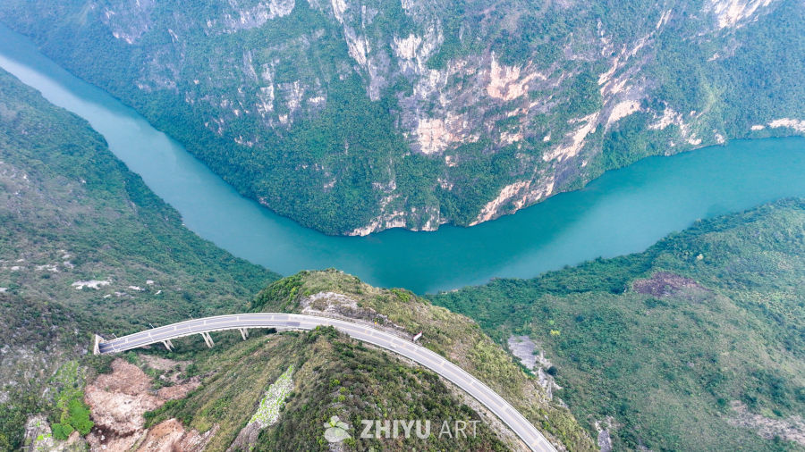 航拍山区公路  贵州关兴公路 6