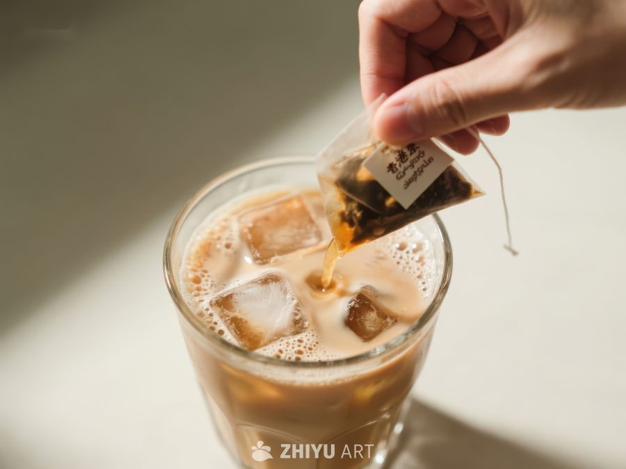 手提茶包倒入冰块饮品 1082