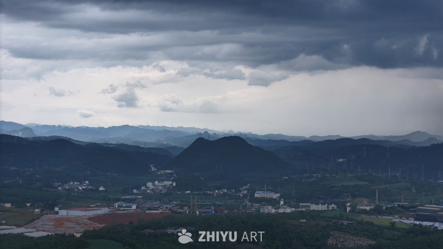 山间小镇的工业化景象