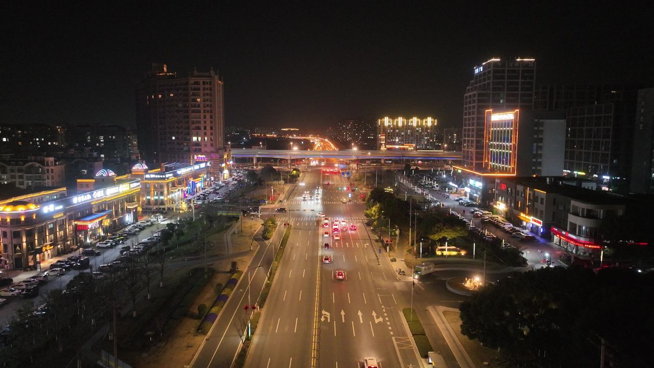 航拍昆山长江路夜景