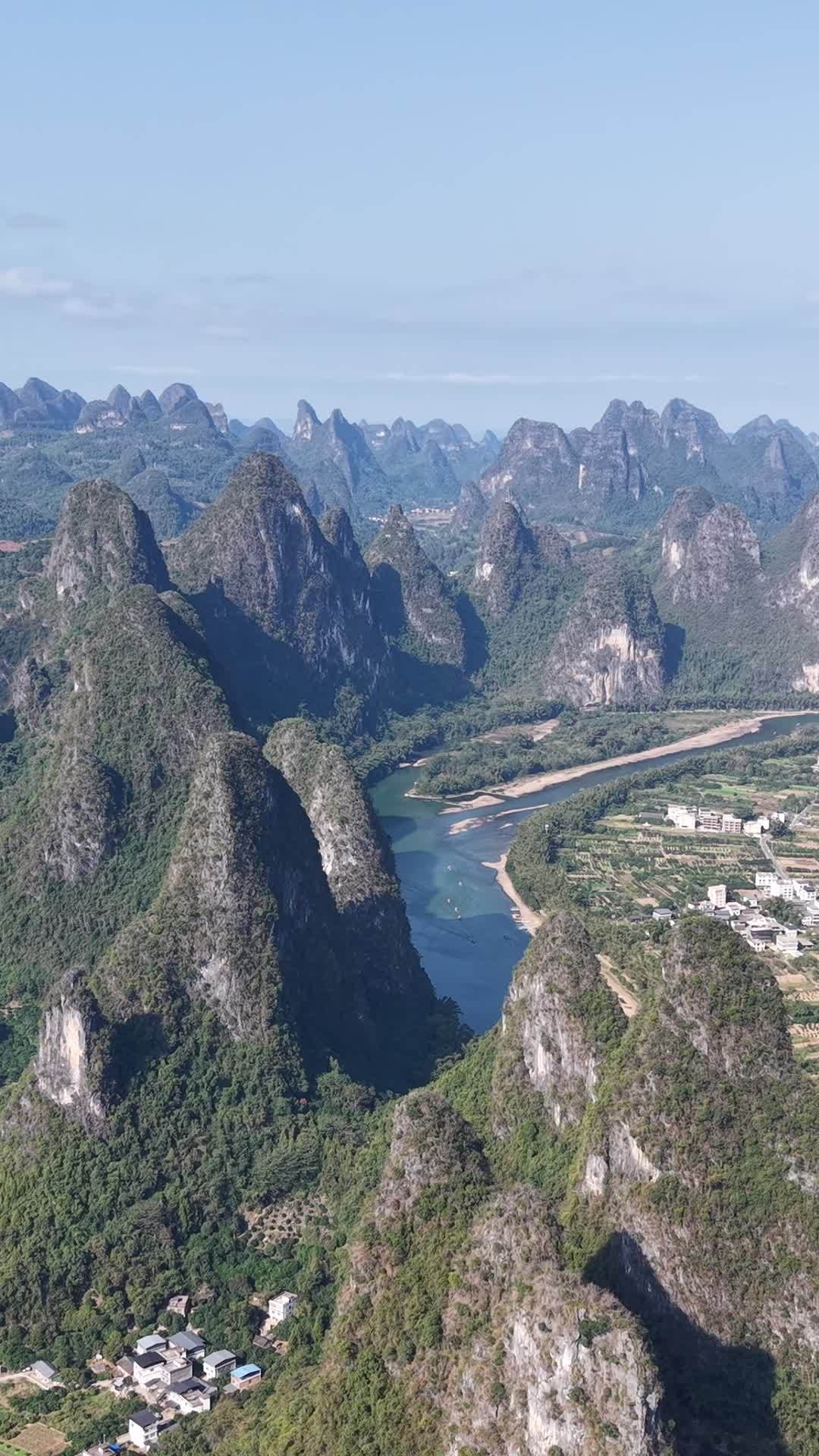 竖版航拍广西桂林山水风光漓江 (5)