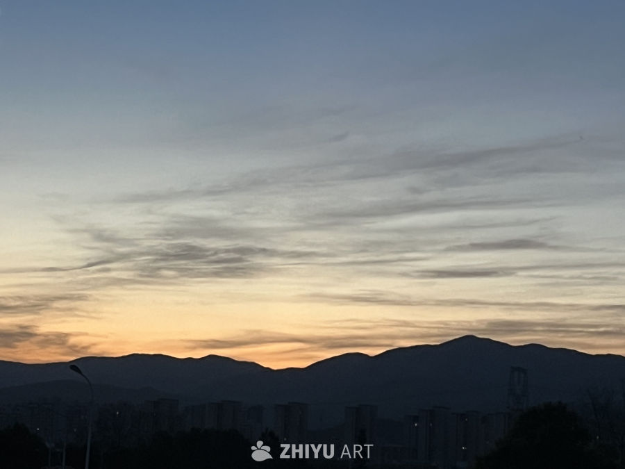 日落下的城市剪影