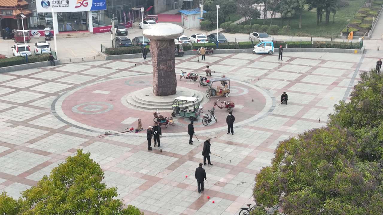 清晨城市广场与街道景象