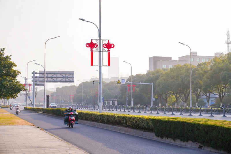 道路上的新春中国结 12