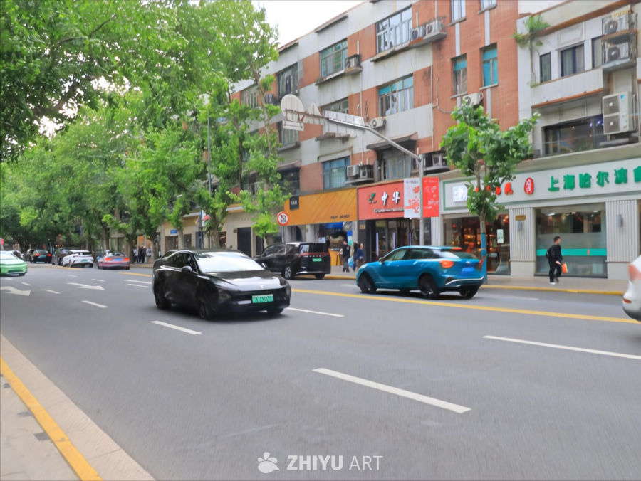 都市脉搏·车水马龙与绿荫街景的现代协奏曲
