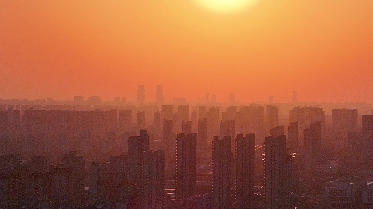 日落下的城市剪影