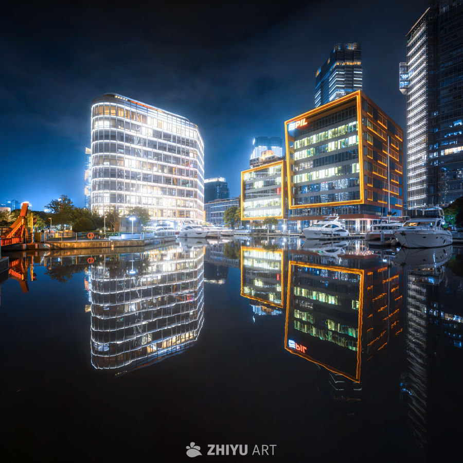 夜幕下的城市水岸风光