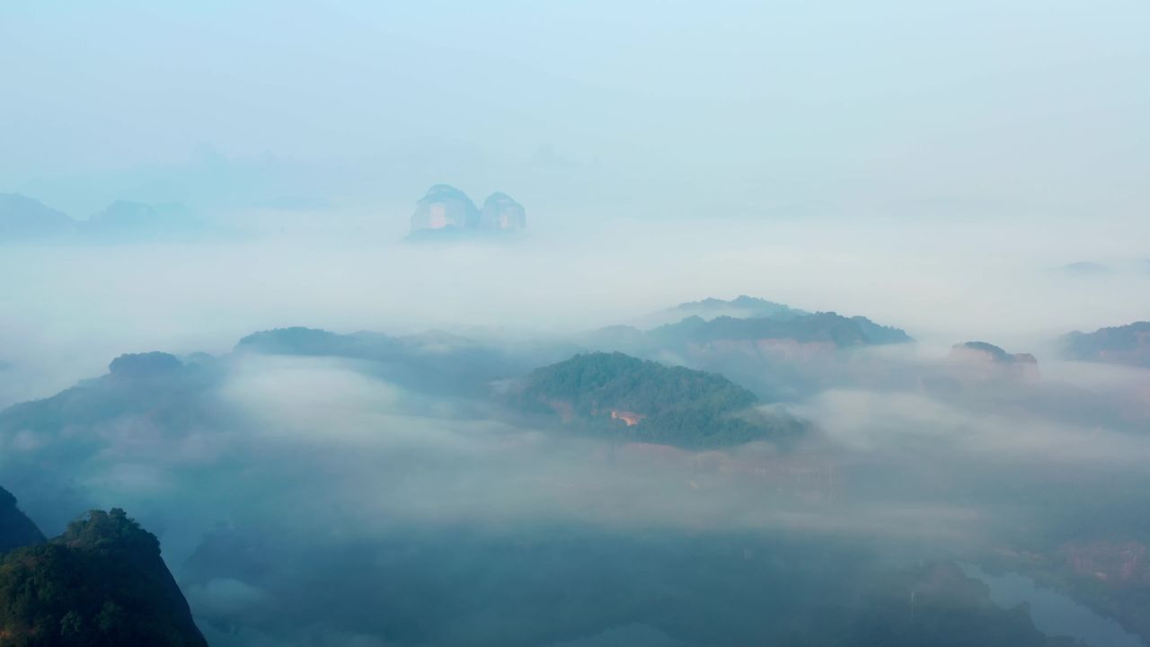 广东冬天雾霾丹霞山云海风光