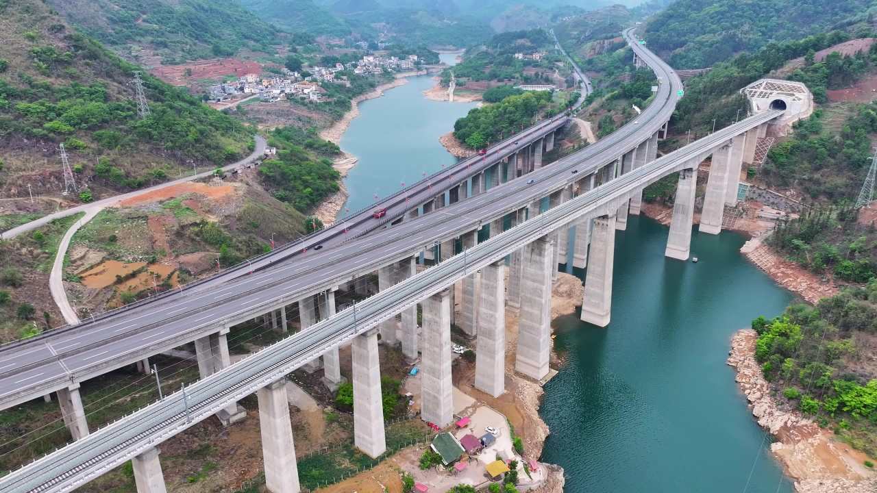 4k航拍建设中的盘兴铁路纳怀河特大桥